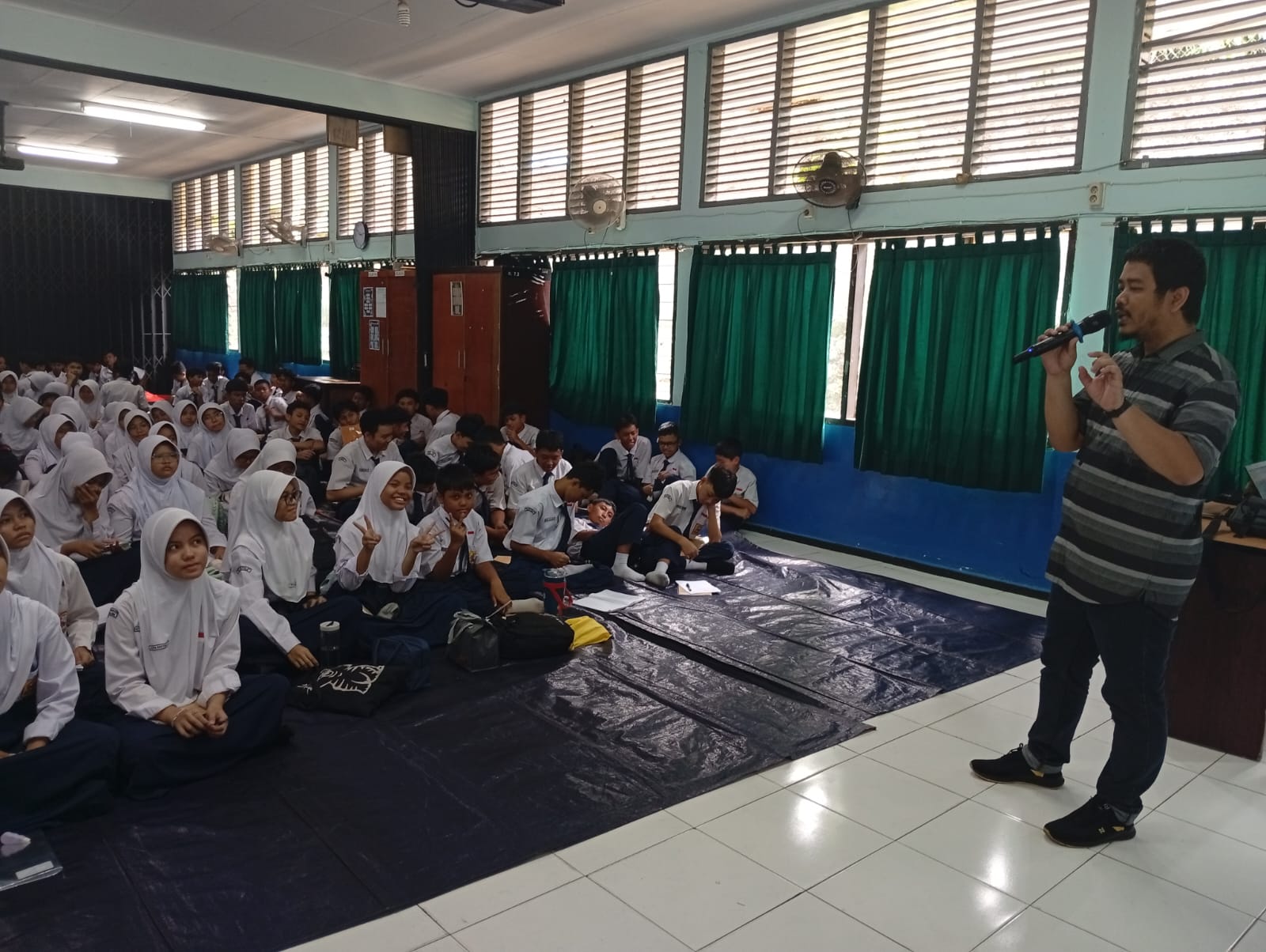 Roadshow Workshop Membaca Ke SMP Negeri 251 Jakarta